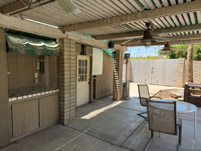 Building Photo - Updated Pool Home in Engler Estates