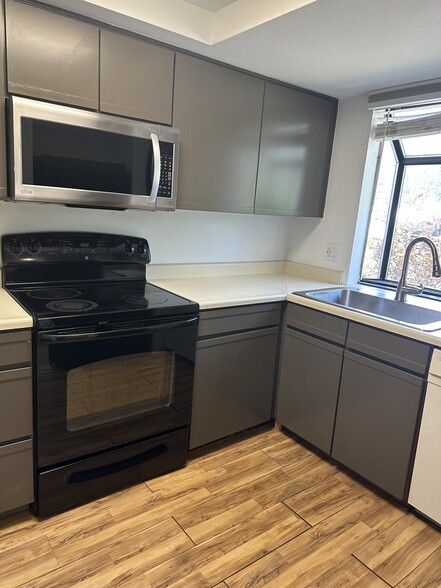 Building Photo - 336 S Memphis Way