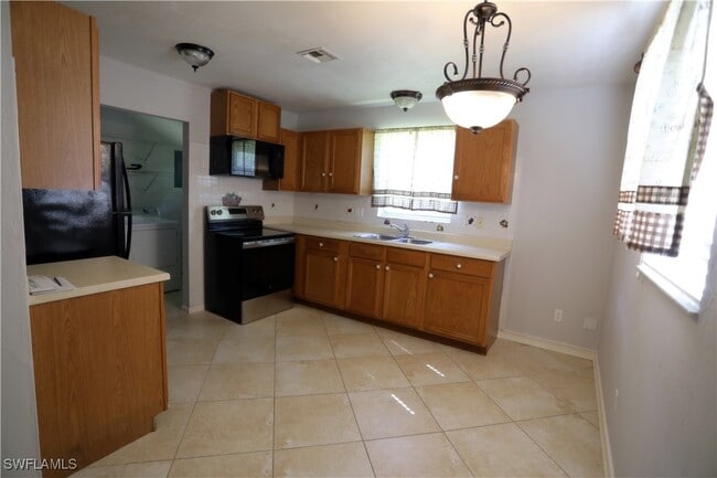 Building Photo - 5458 Martin St