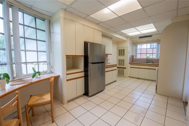 Building Photo - 85 S Hibiscus Dr
