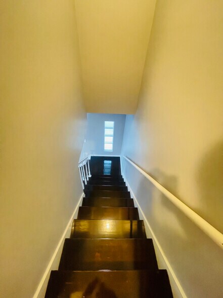 Building Photo - 8584 W Villard Ave