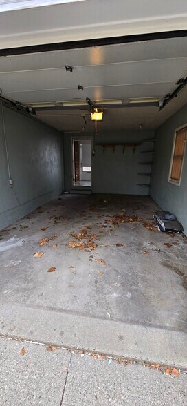 Building Photo - 2027 Glenbrook Dr