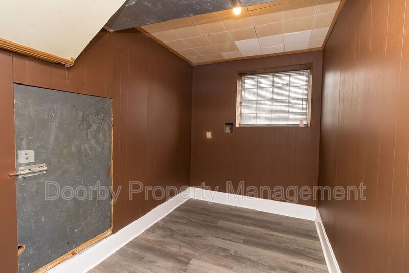 Building Photo - 303 Hillcrest Ave