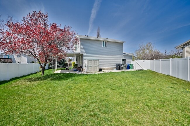Building Photo - 1045 W Rnch Pk Dr