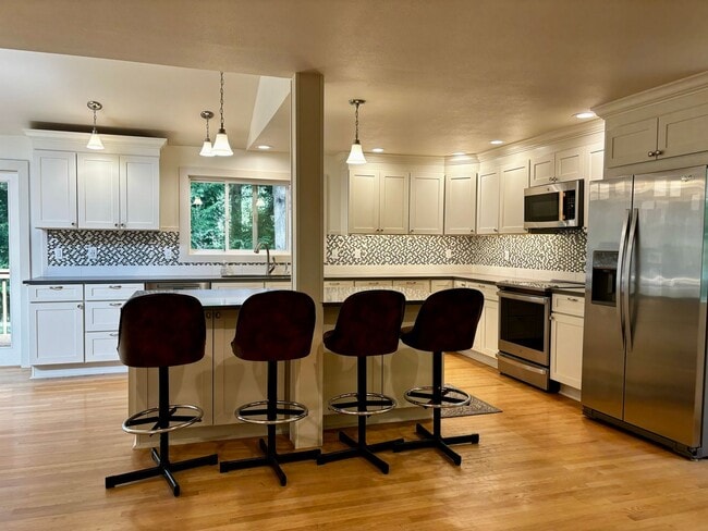 Building Photo - Amazing Lake Forest Park Home