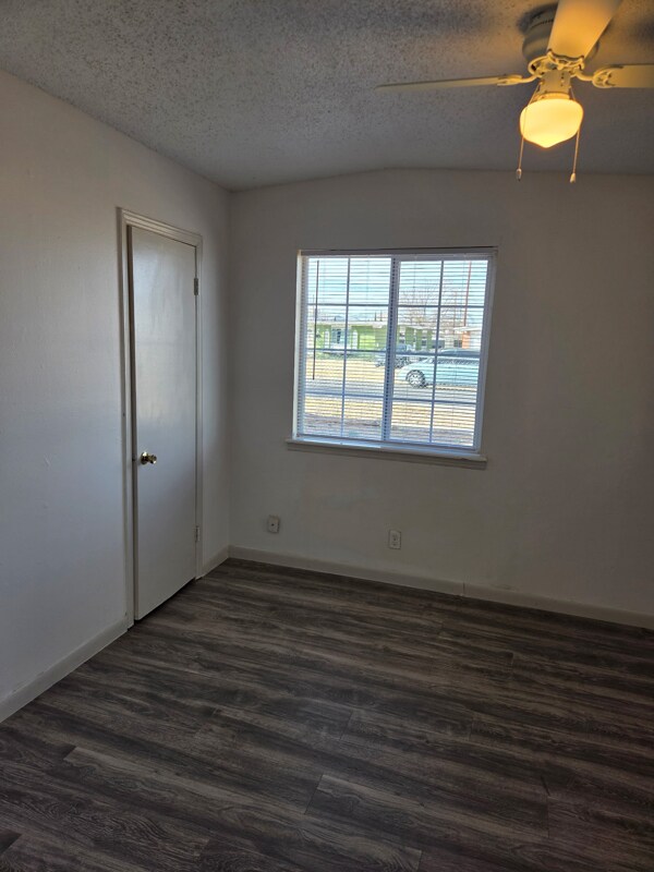 Building Photo - 5620 Salem Dr