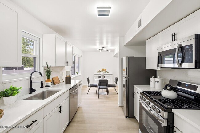 Building Photo - 944 Yellowbank Rd