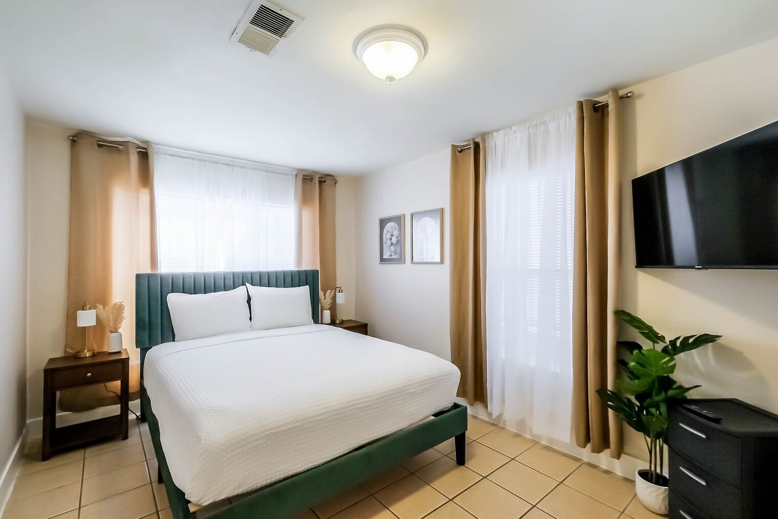 Building Photo - 1327 W 21st St