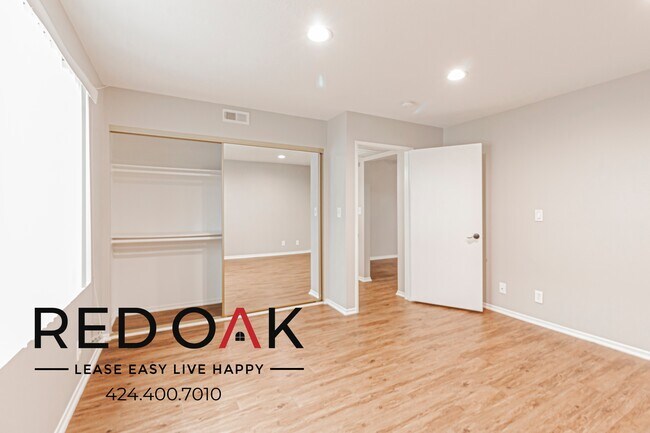 Building Photo - 13444 Moorpark St