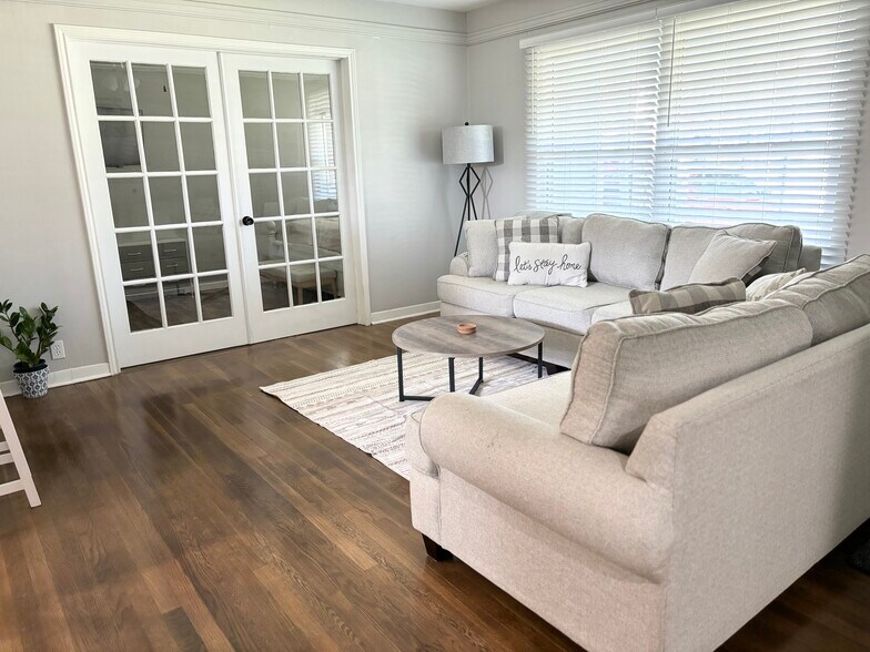 Building Photo - 418 Savannah Dr