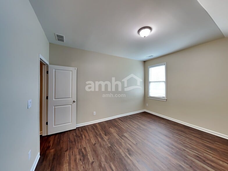 Building Photo - 302 Green St