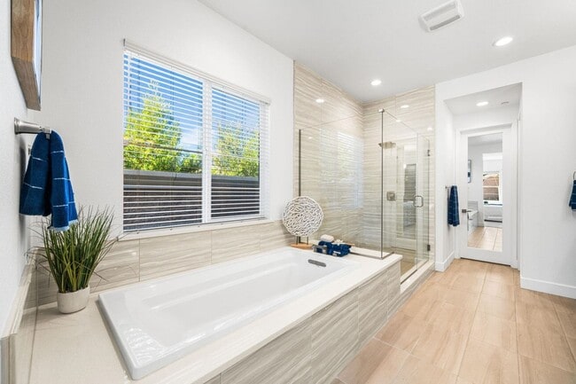 Building Photo - GORGEOUS 3300 Sqft Single Story 4 Bed 3.5 Bath House in Brentwood
