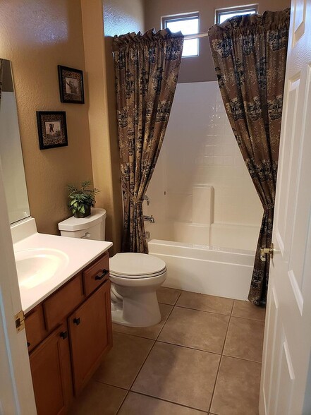 Building Photo - 3818 E Hazeltine Way