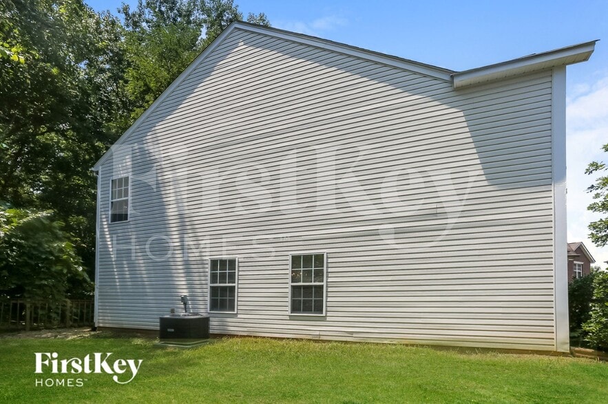 Building Photo - 8605 Royal Bluff Dr