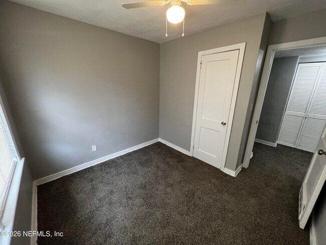 Building Photo - 5035 Campenella Dr