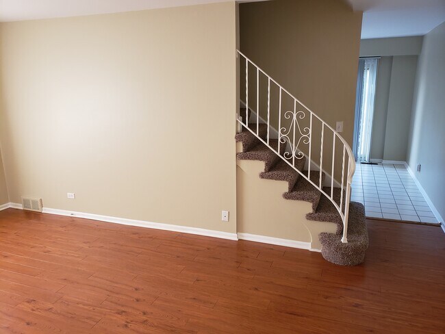 Building Photo - 2146 Rugen Rd