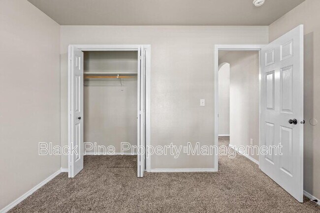 Building Photo - 2117 S Crimson Rose Way