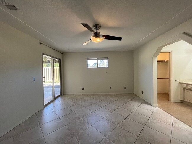 Building Photo - 946 St Ann Dr