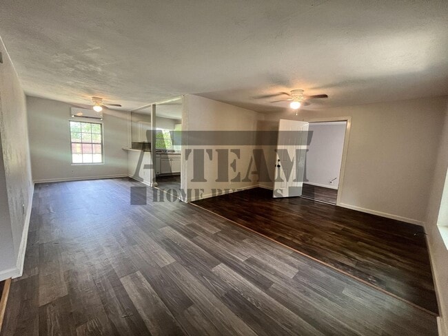 Building Photo - 3 Bed 1 Bath home for rent!