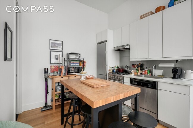 Building Photo - 622 Grand Ave