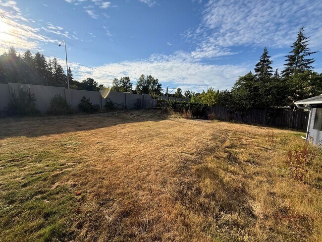 Building Photo - 5401 154th Ave NE