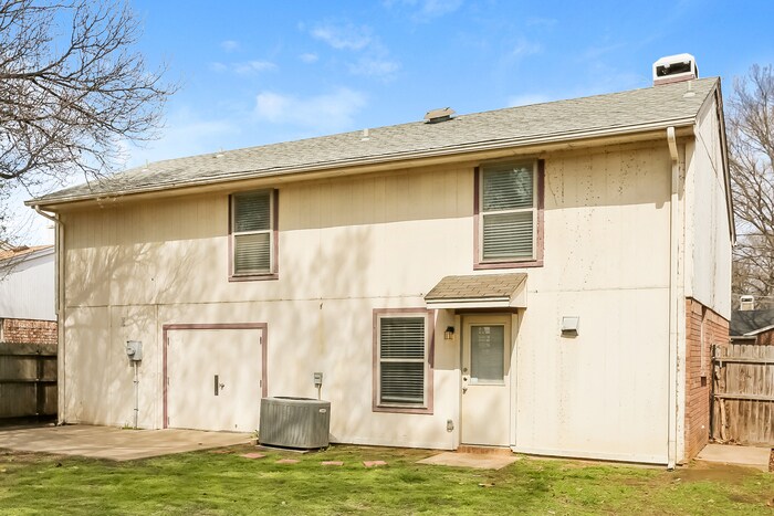 Building Photo - 722 Nightingale Cir