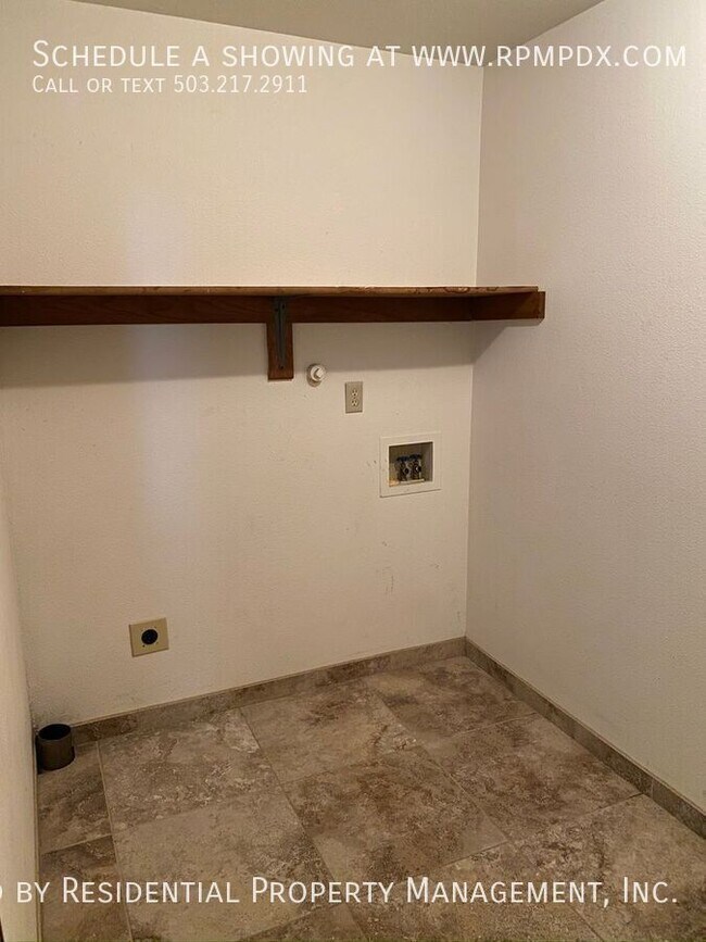 Building Photo - 7950 SW 135th Ave