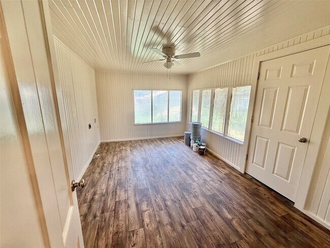 Building Photo - 417 Putman St