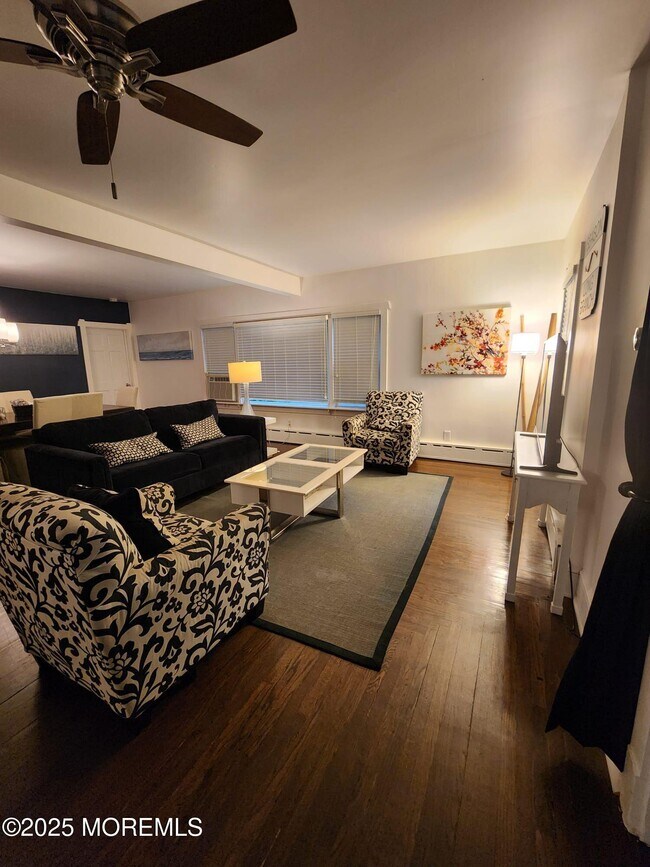 Building Photo - 393 N Bath Ave