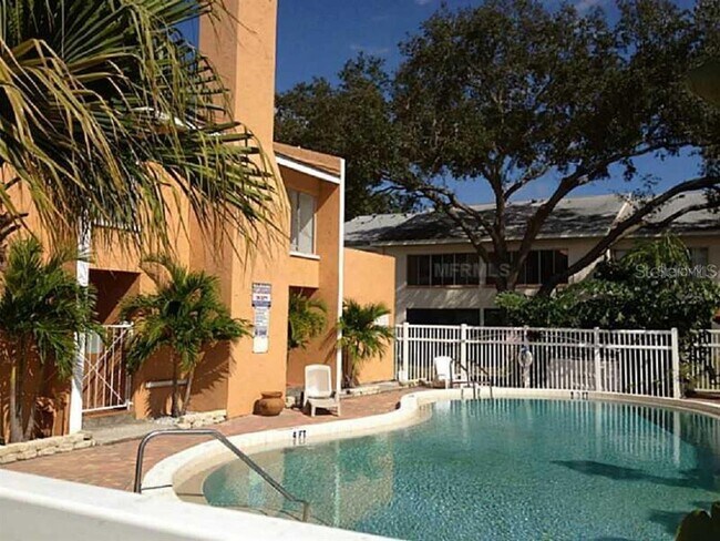 Building Photo - 720 100th Ave N