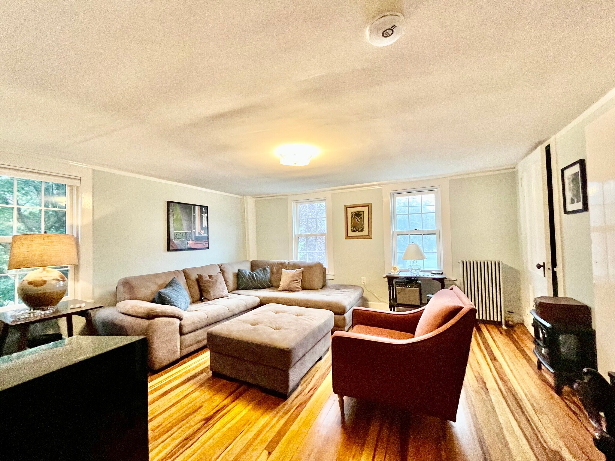 Building Photo - 206 Elm St