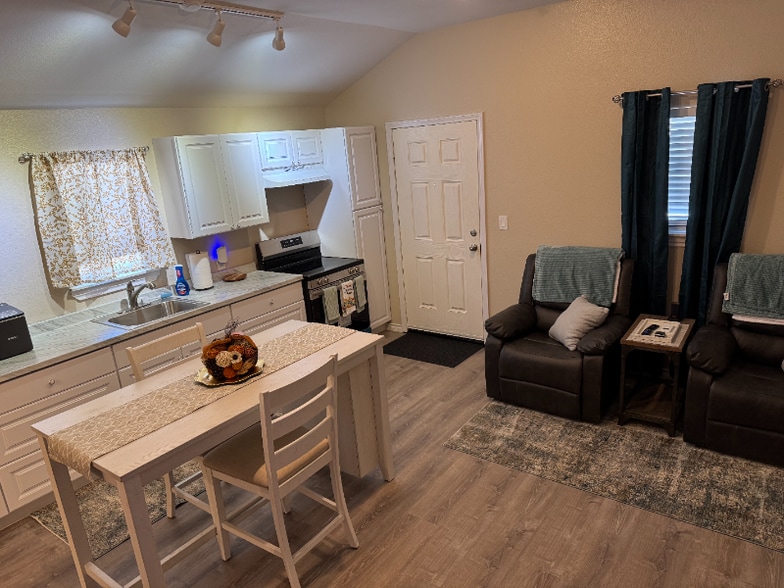 Building Photo - 2021 Co Rd 75