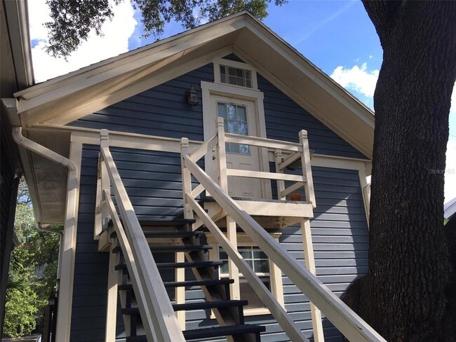 Primary Photo - 1101 W De Leon St