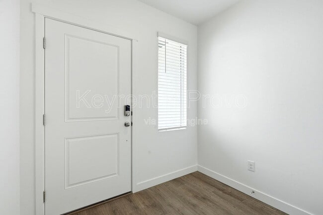 Building Photo - 371 E Levengrove Dr