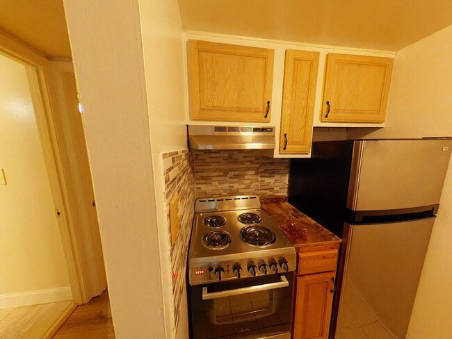 Building Photo - 1 Bedroom, 1 Bathroom Condo Rental in Hamp...
