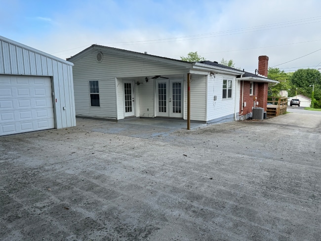 Building Photo - 117 Sunset Dr