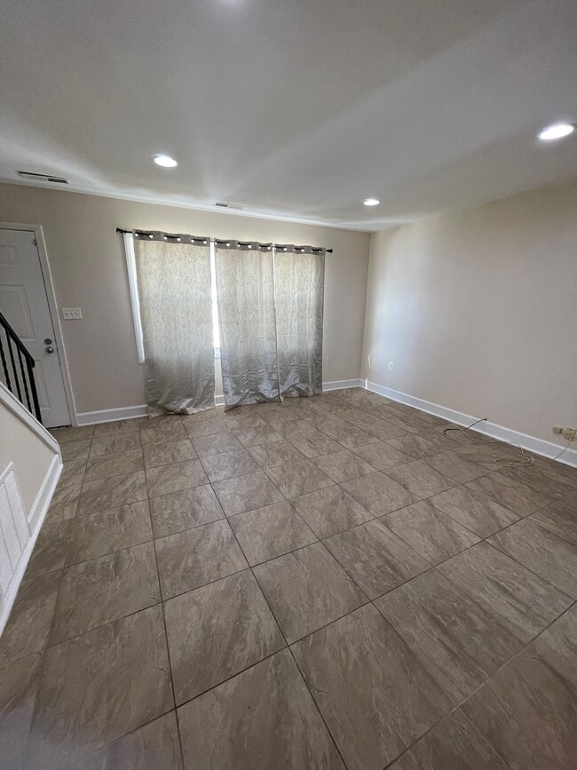 Building Photo - Hallam Court