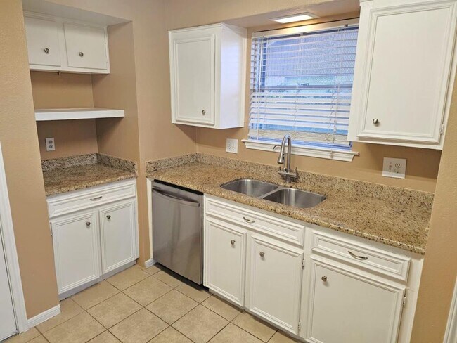 Building Photo - 2327 Shadbury Ct