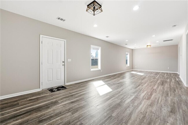 Building Photo - 156 Round Pond Dr