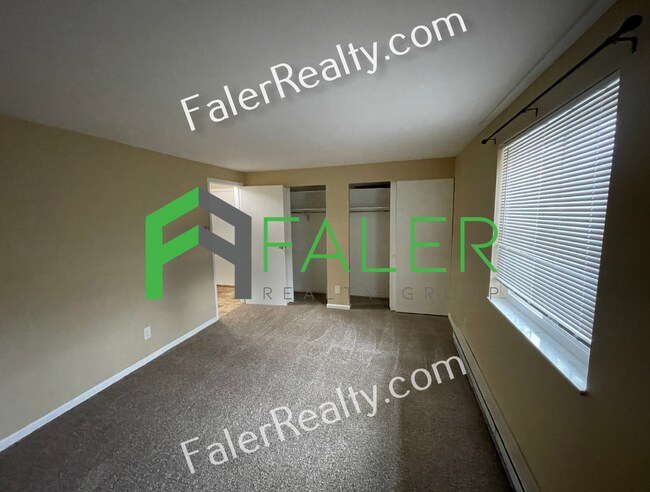 Building Photo - Spotless Ground Floor Condo