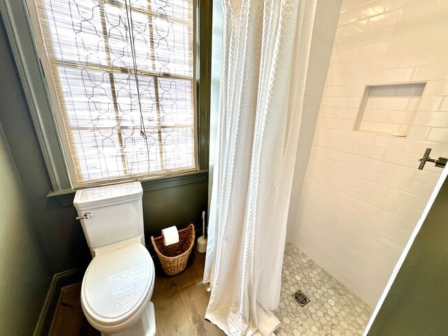 Building Photo - 3 Bedroom 2.5 Bath House in the hip Elliot...