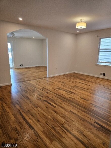 Building Photo - 89 Sumo Village Ct