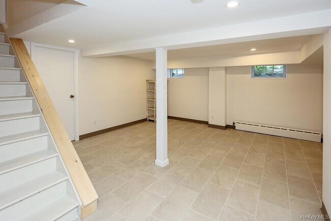 Building Photo - 242 Clinton Rd