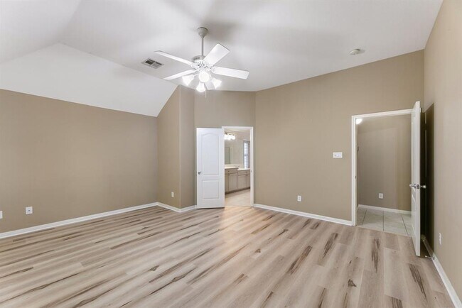 Building Photo - 11701 Sterling Panorama Terrace