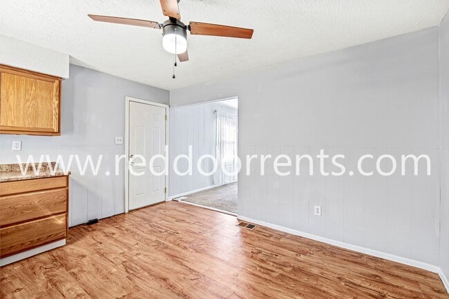 Building Photo - 1449 S Leland Ave