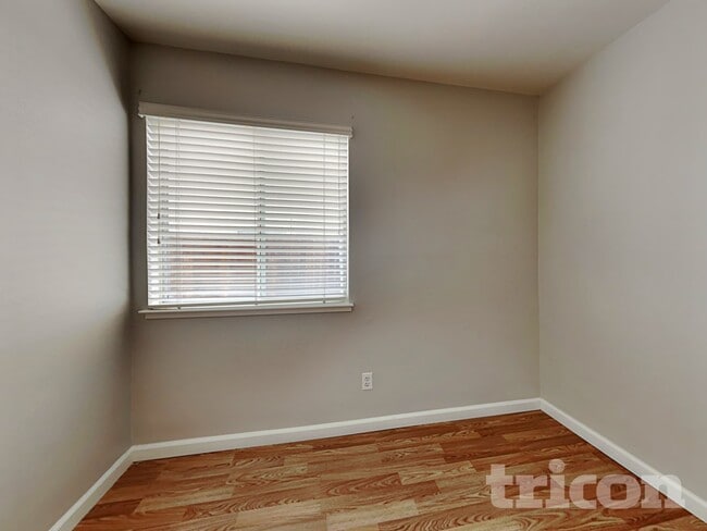 Building Photo - 1436 Northwood Dr