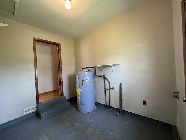 Building Photo - 207 N Mulberry St