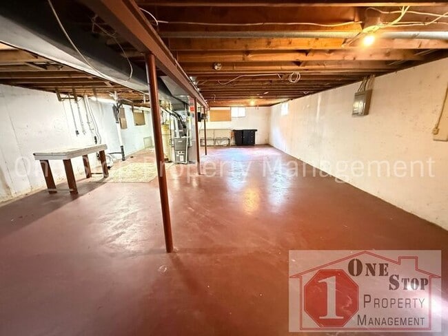 Building Photo - Cozy 3 Bedroom, 1 Bathroom, 1 car garage i...