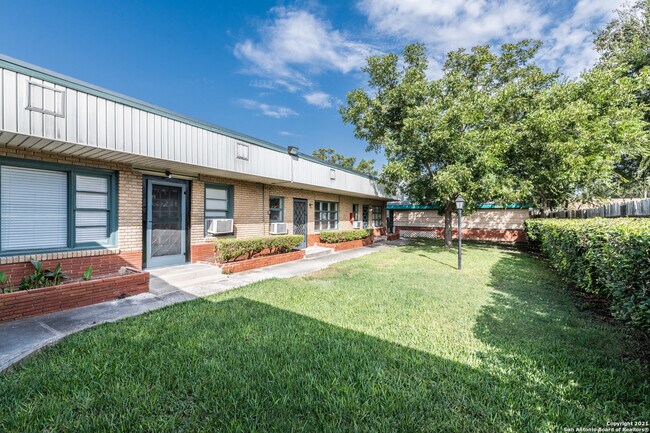 Primary Photo - 5539 Randolph Blvd