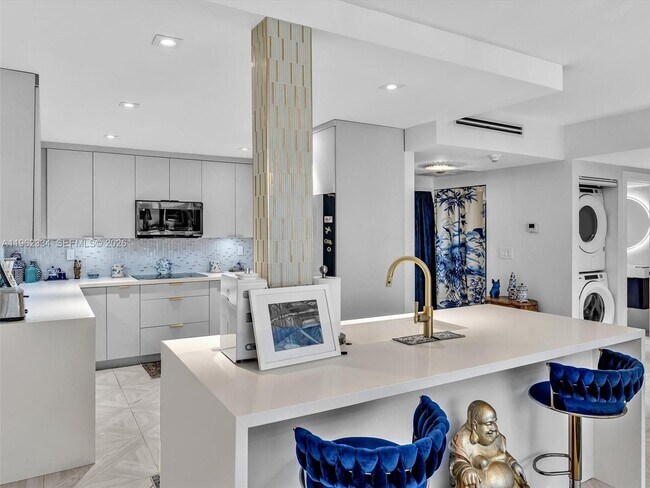 Building Photo - 101 Crandon Blvd